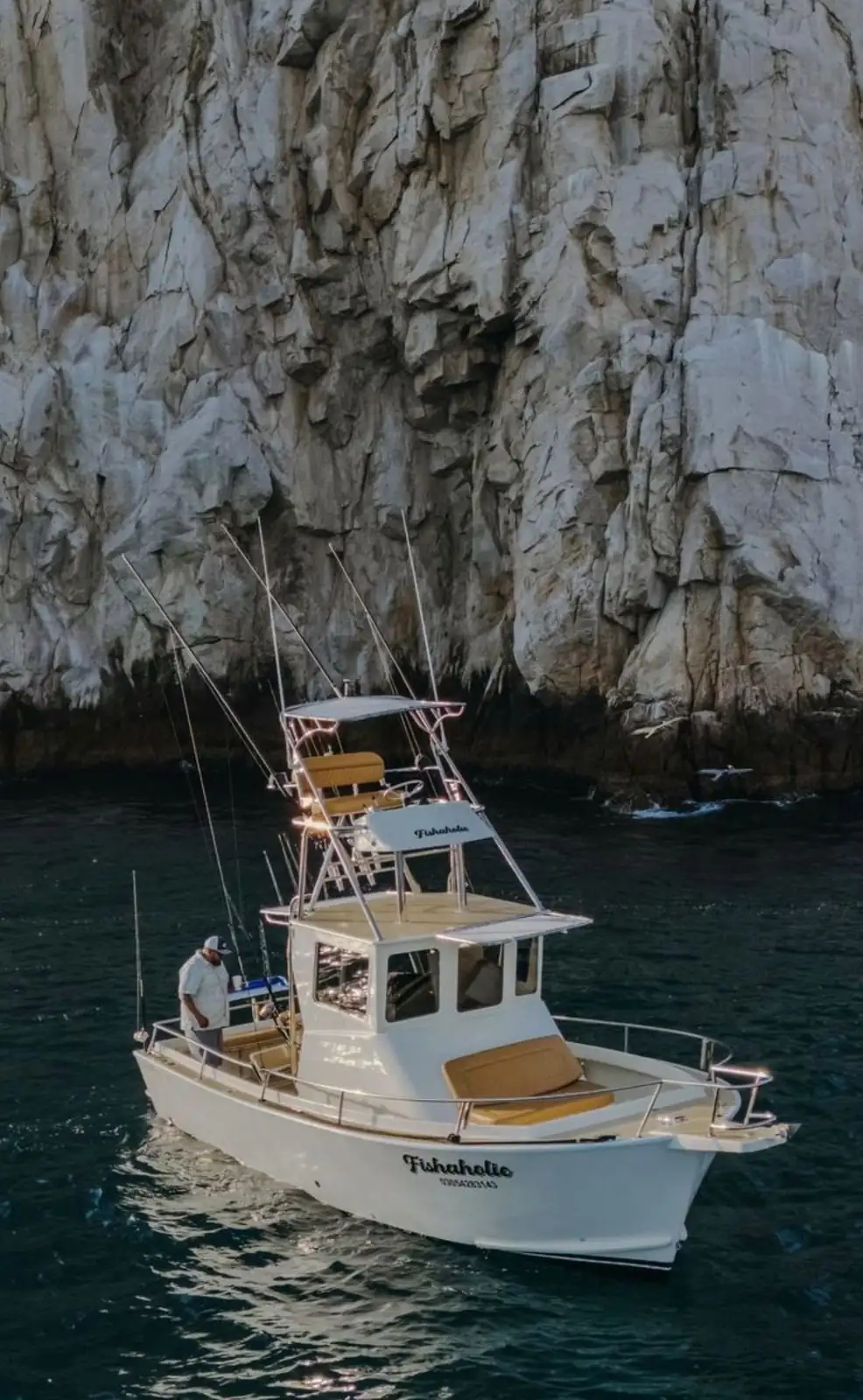 Fishaholic 28 ft Bertram — Cabo San Lucas fishing charter