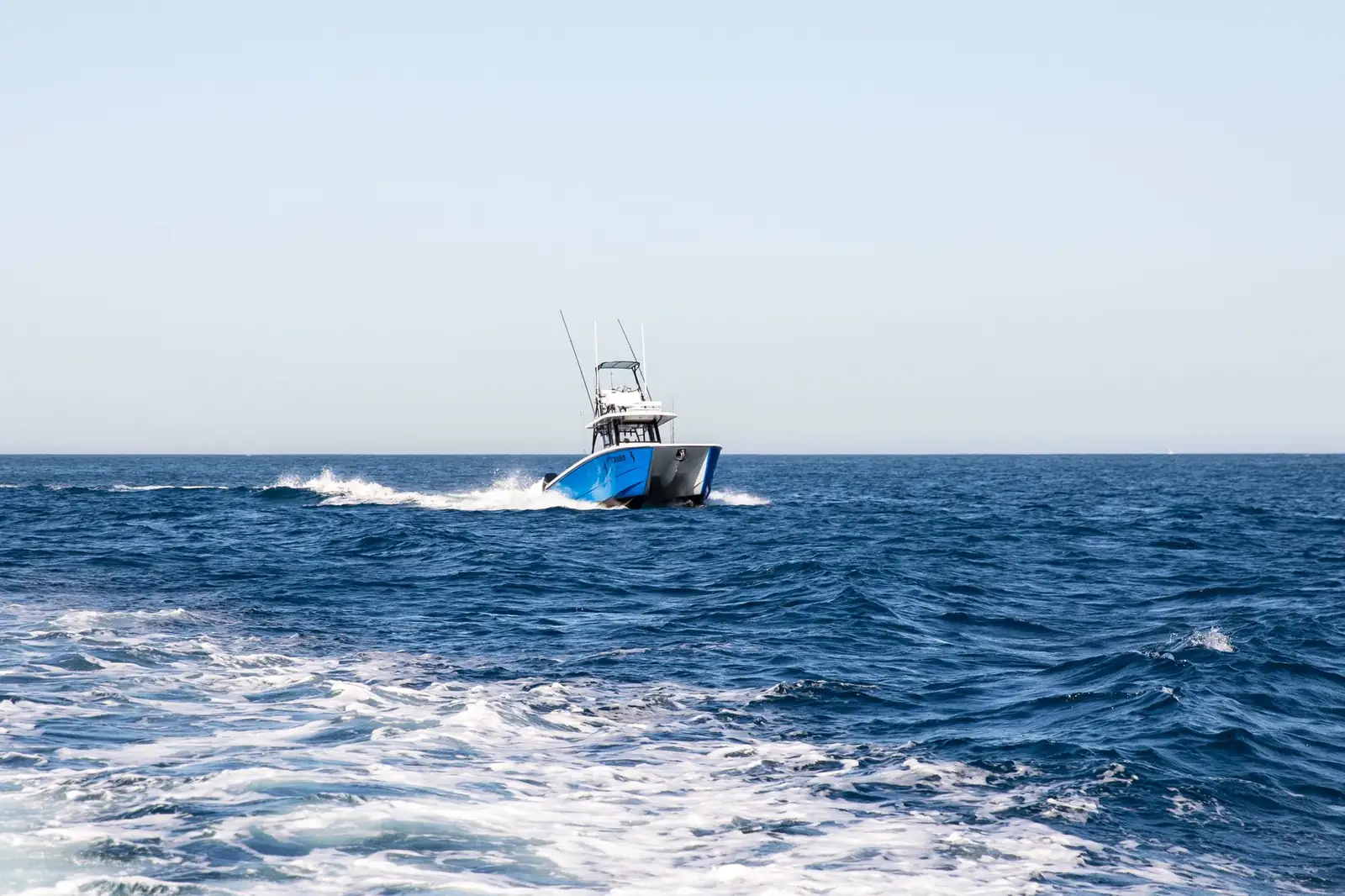 Mas Crudo 37 ft Invincible Catamaran — Los Cabos fishing charter