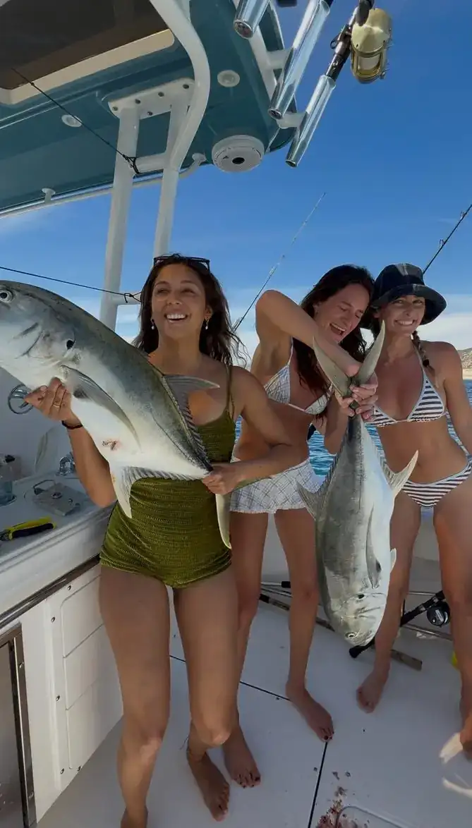 Guests with yellowfin tuna aboard a Playita charter