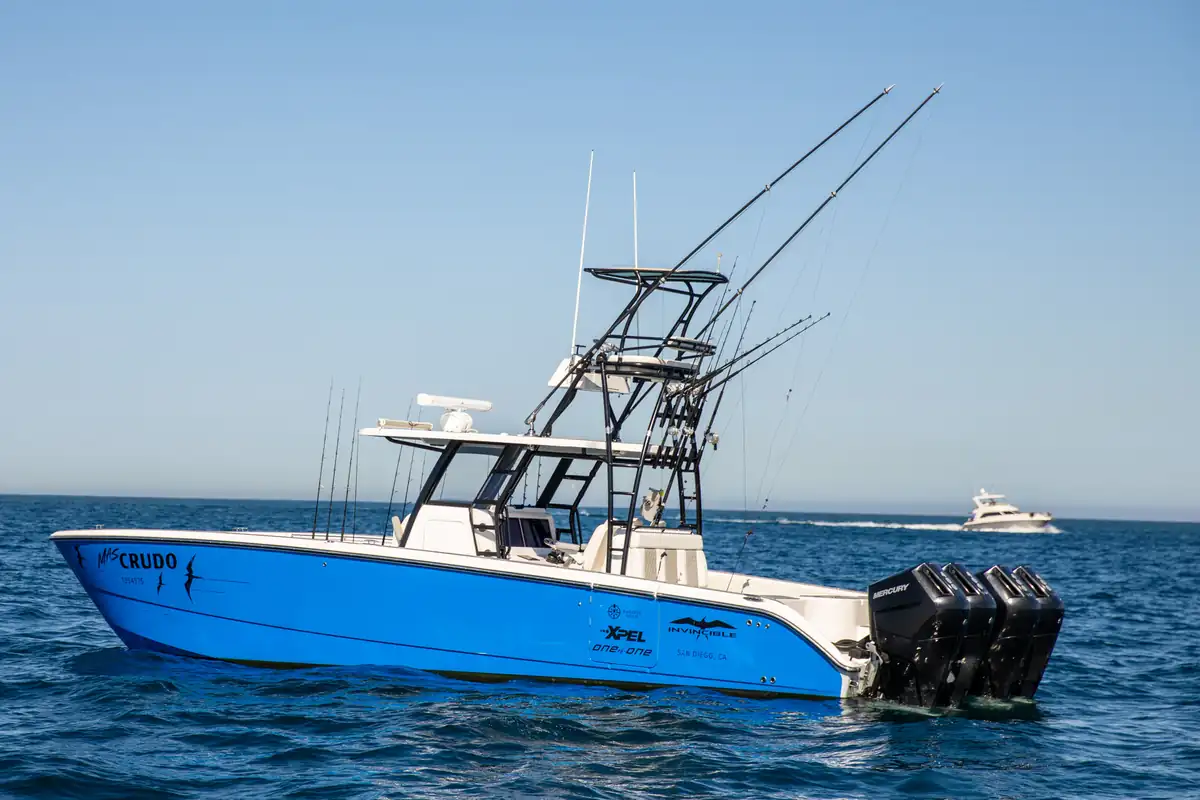 Mas Crudo 37 ft Invincible Catamaran — Los Cabos fishing charter