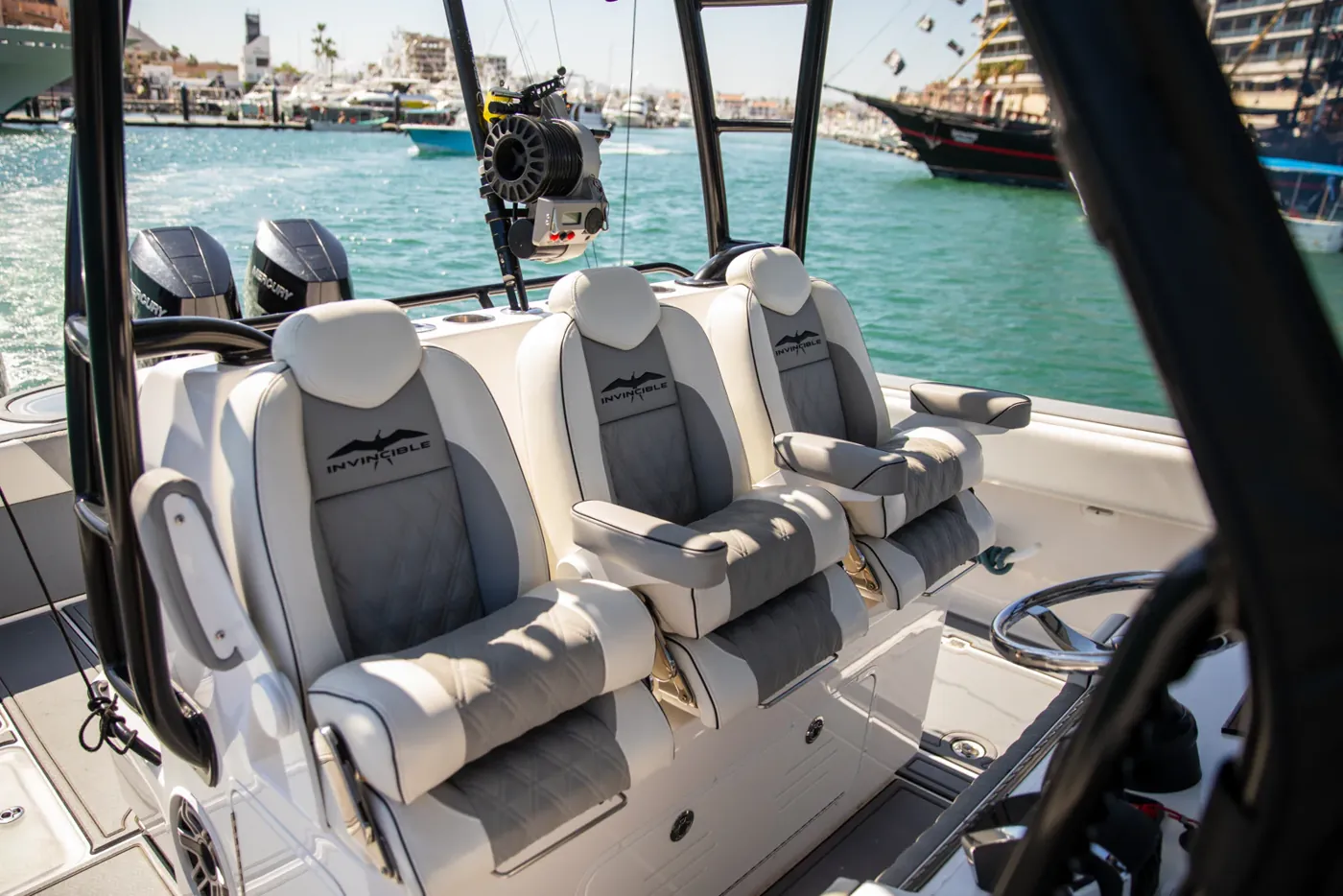 Mas Crudo 37 ft Invincible Catamaran — Los Cabos fishing charter