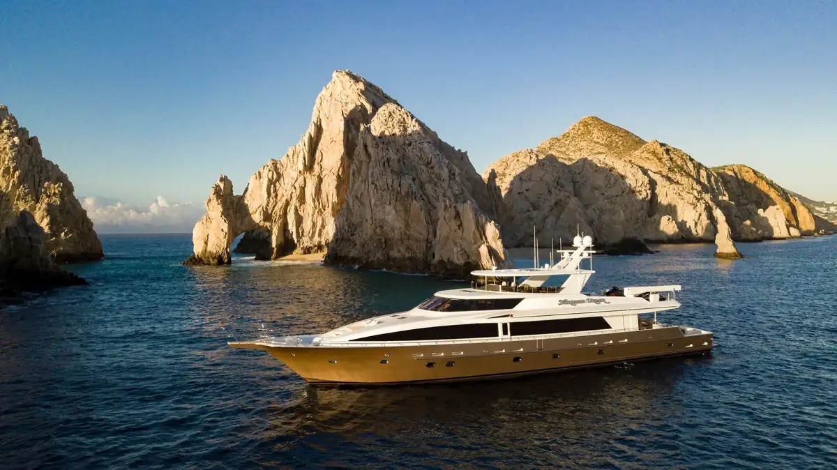 Mardiosa 98 ft Barattucci Yachtfisher — Los Cabos fishing charter
